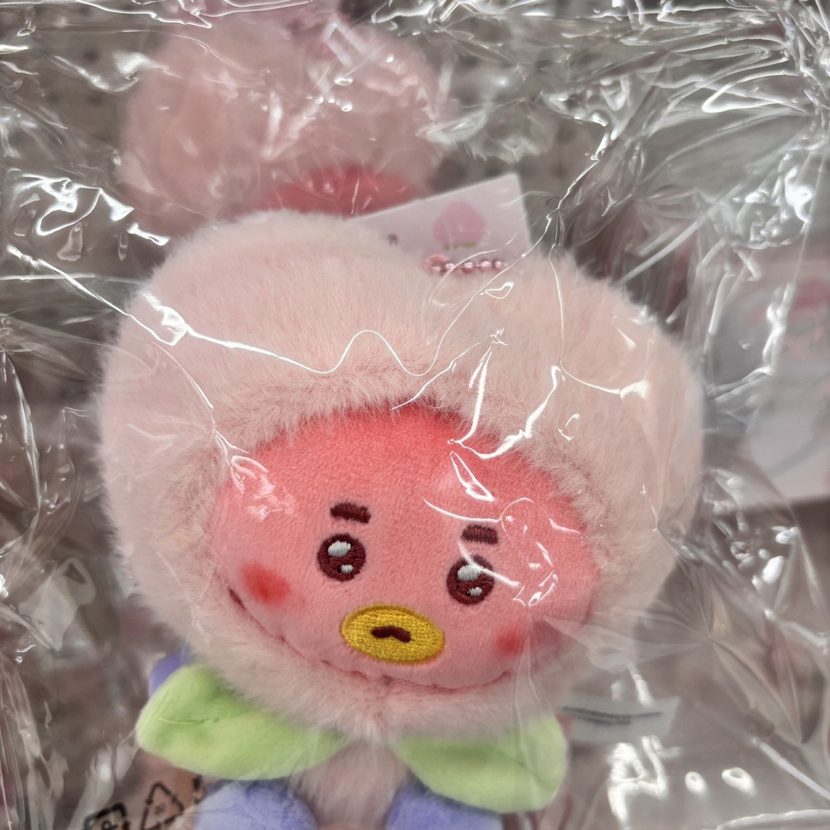 Trendy Kpop BT21 Peach Plush K - đánh giá và giá Phone Accessories Charms